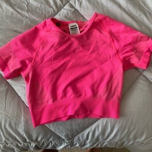 Gym shark short sleeve crop top
